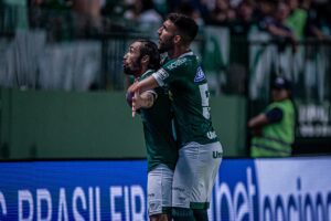 Apodi comemora gol contra o Atlético-MG