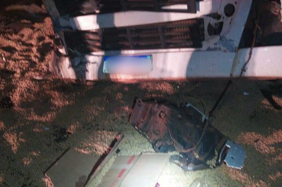 Carreta colide contra árvore e congestionamento provoca outras duas batidas entre Rio Verde e Santa Helena