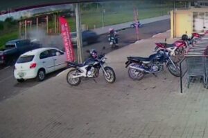 Caldas Novas - Vítima foi atingida em alta velocidade ao tentar chegar a caminhonete. Briga teria motivado atropelamento proposital (Foto: reprodução)