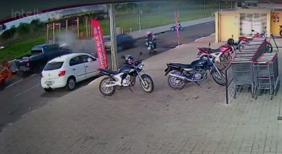 Caldas Novas - Vítima foi atingida em alta velocidade ao tentar chegar a caminhonete. Briga teria motivado atropelamento proposital (Foto: reprodução)