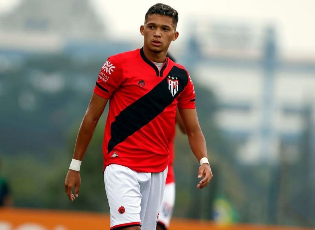 Atacante Leozinho, defendendo o Atlético Goianiense