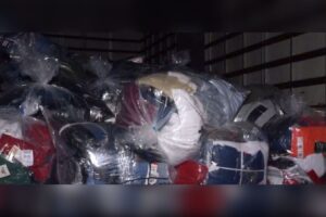 Polícia apreende 12 mil peças de roupas falsificadas avaliadas em R$2 milhões, em Goiânia