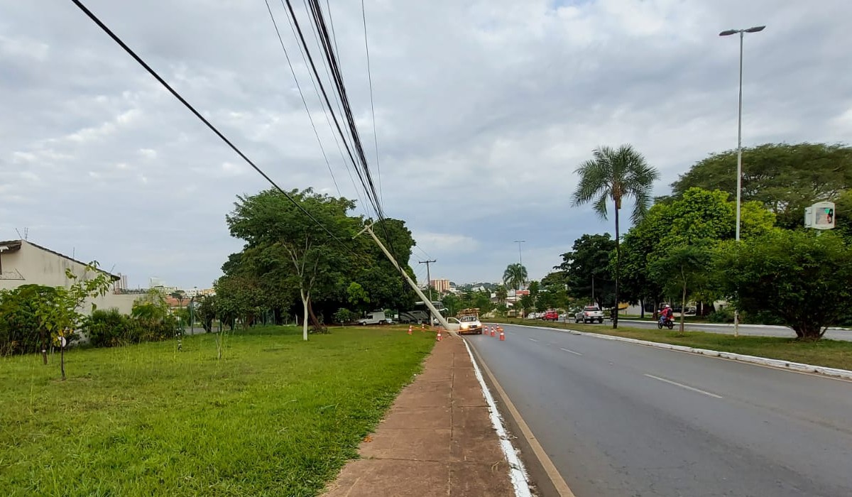 Local foi sinalizado para os reparos (Foto: Rubens Jr/Rádio São Francisco FM)