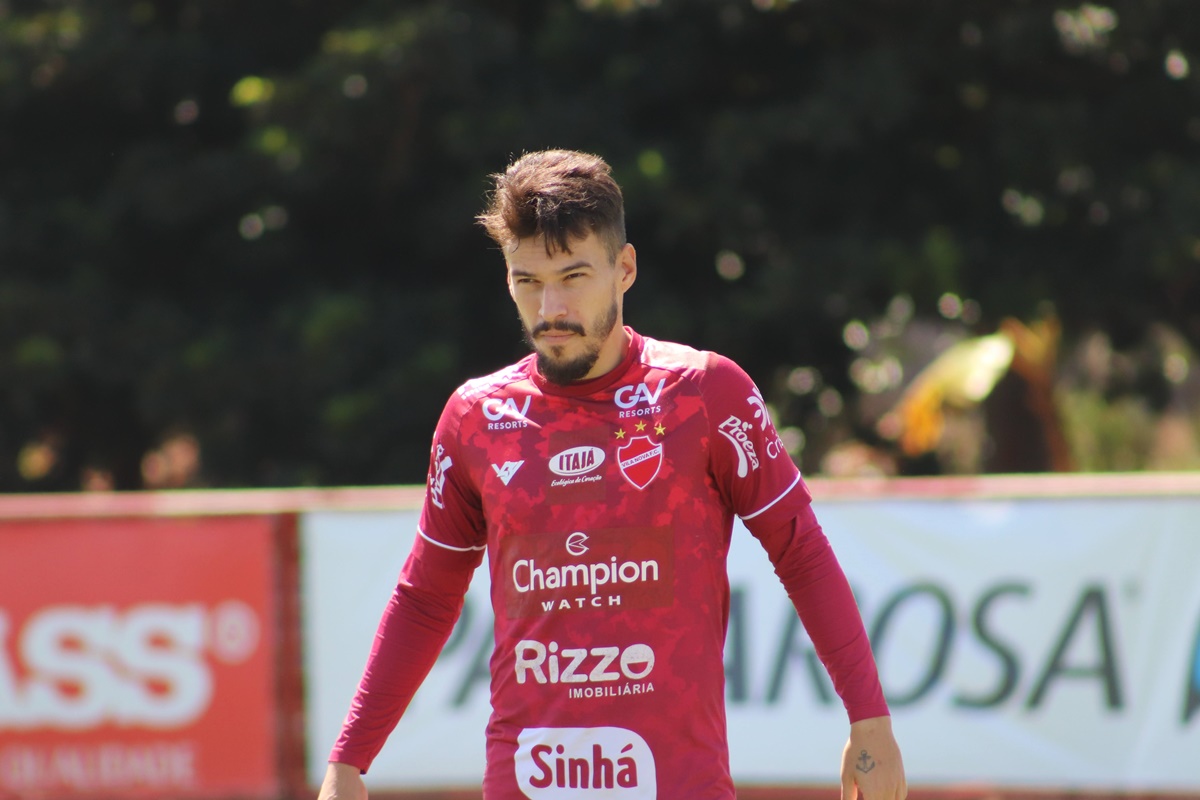 Arthur Rezende é o artilheiro do Vila Nova na Série B com 3 gols