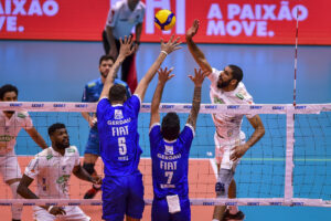 Jogo entre Sada Cruzeiro (Branco) e Minas (azul)