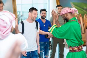 Lionel Messi visitando a Arábia Saudita
