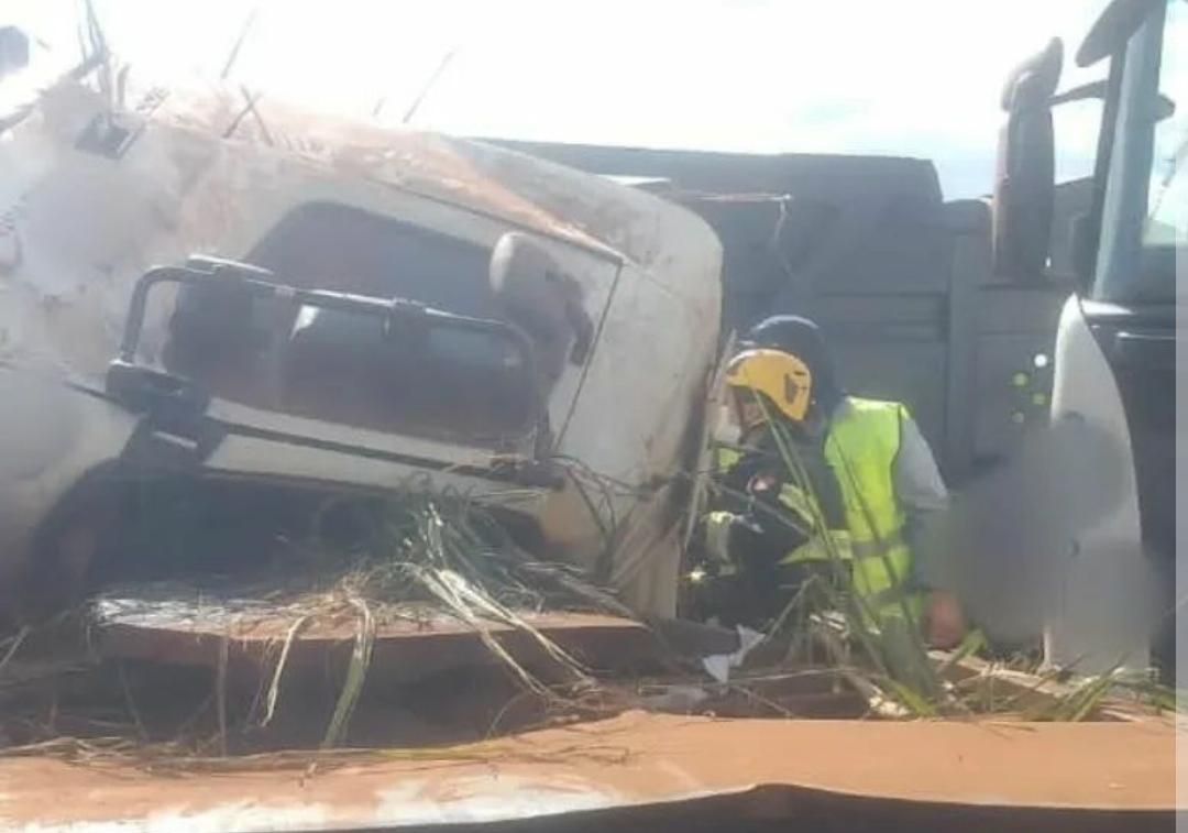 Homem morre após caminhão apresentar falhas e colidir com outro veículo em Quirinópolis