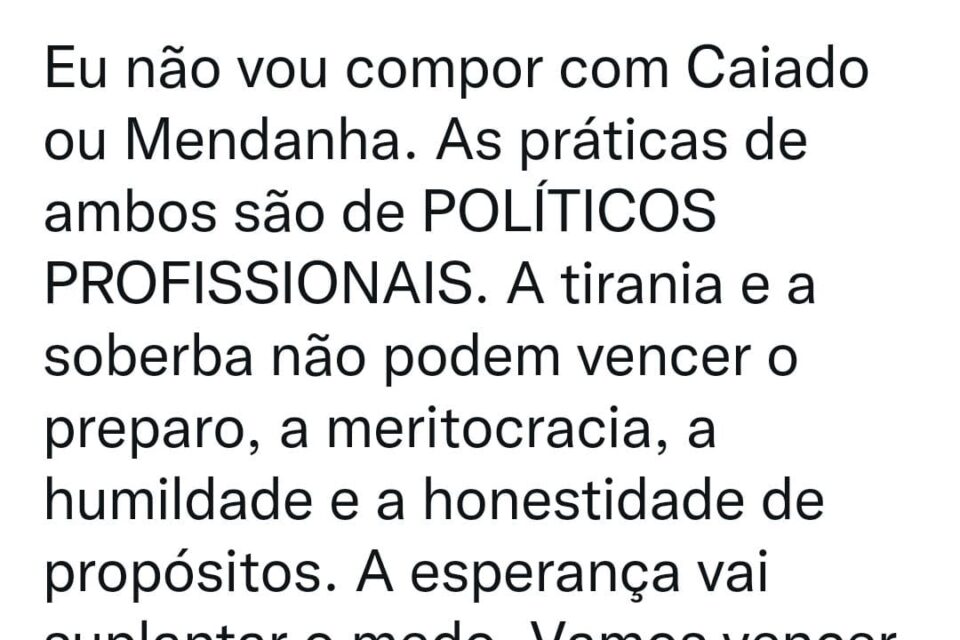 Em suas críticas aos adversários, Vitor Hugo cita mote de campanha petista