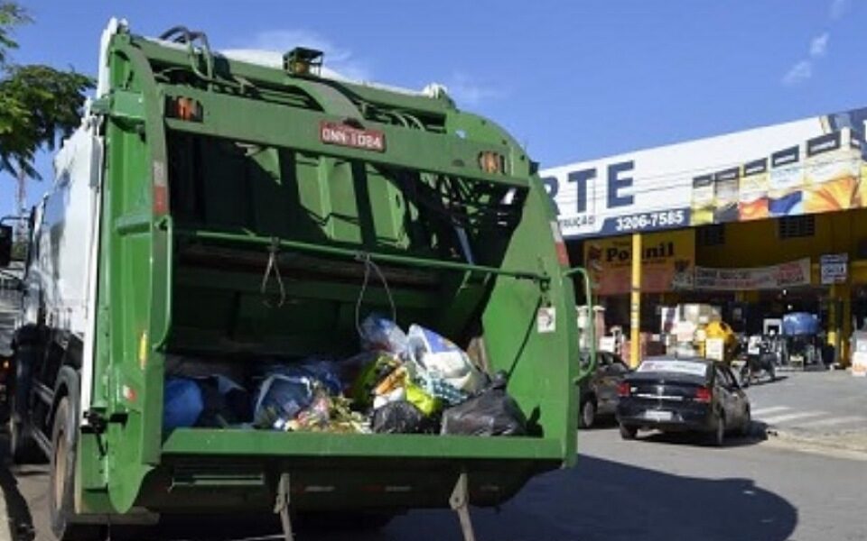 Empresa em casa abandonada de Goiânia vendeu R$ 12 mi em caminhões de lixo ao governo federal