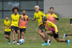 Os jogadores considerados titulares irão retornar ao Flamengo diante do Talleres