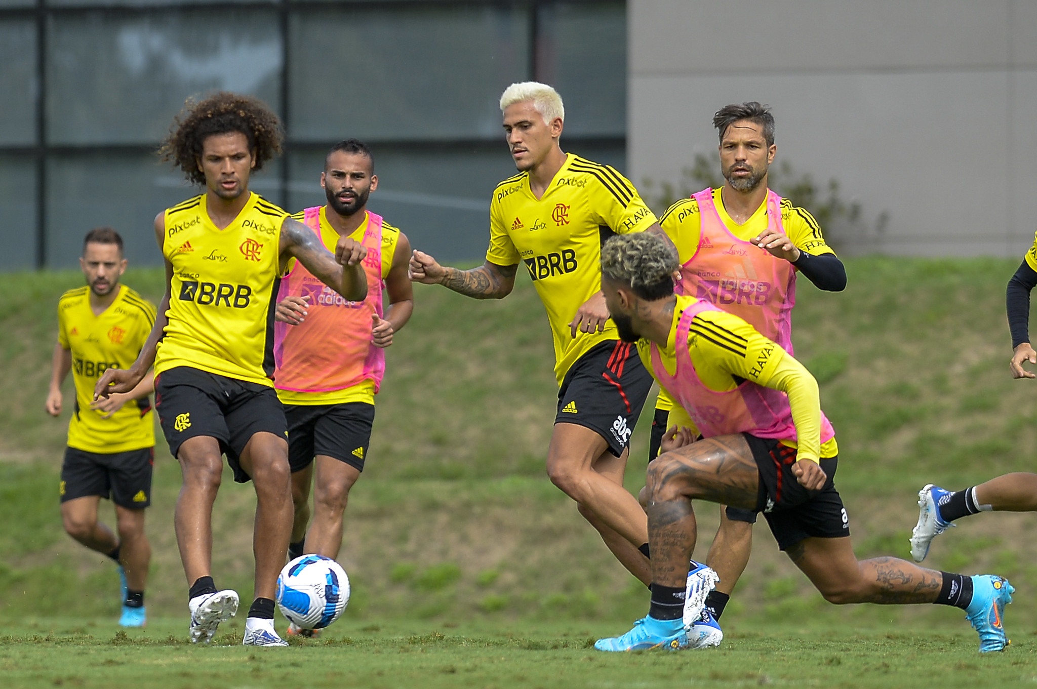 Os jogadores considerados titulares irão retornar ao Flamengo diante do Talleres