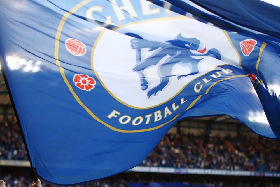 Bandeira do Chelsea em jogo da Premier League