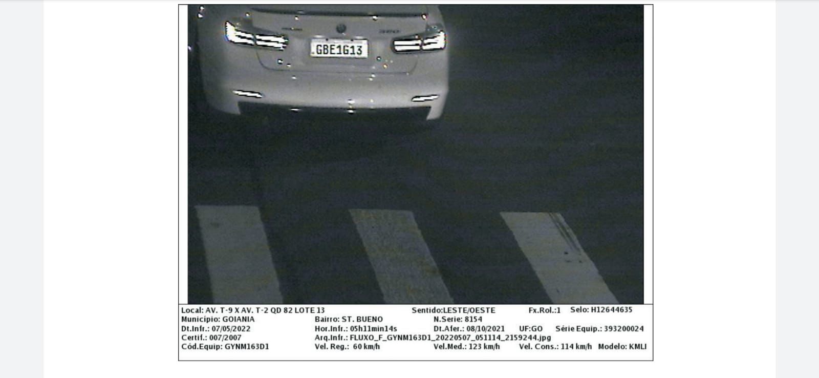 Carro que participou de racha em Goiânia foi fotografado a 123 km/h pouco antes do acidente (Foto: Reprodução)