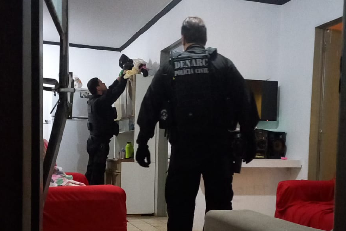 Outro suspeito, de 18 anos, costumava armazenar maconha, cocaína e ecstasy em sua residência (Foto: Divulgação – PC)