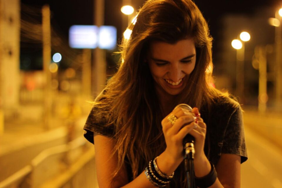 Cantora Cejane Verdejo se apresenta em Goiânia nesta sexta
