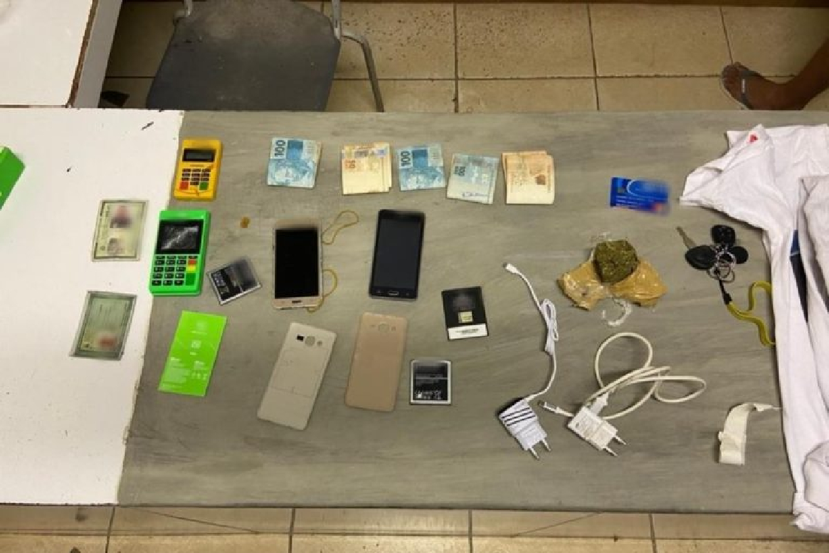 Objetos seriam repassados para detento do presídio de Águas Lindas de Goiás (Foto: Divulgação – Dgap)