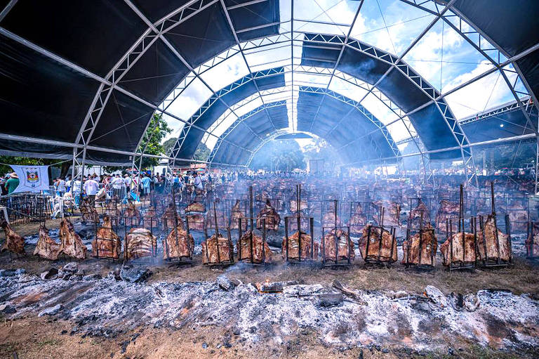 Parauapebas faz festa com 1.200 costelões, recorde não é registrado pelo Guiness. maior churrasco do mundo' com 20 toneladas de carne