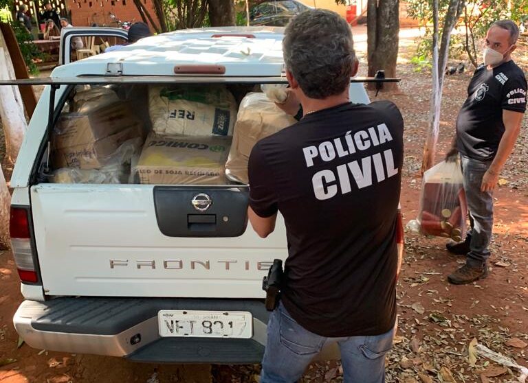 Polícia apreende meia tonelada de alimentos em fábrica clandestina de temperos em Goiânia