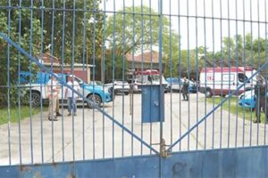 Três adolescentes são esfaqueados por colega em escola do Rio