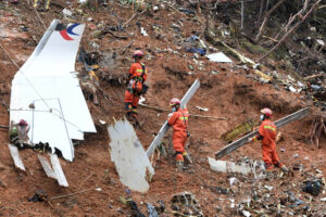 Queda de avião que matou 132 pessoas na China foi intencional, diz jornal