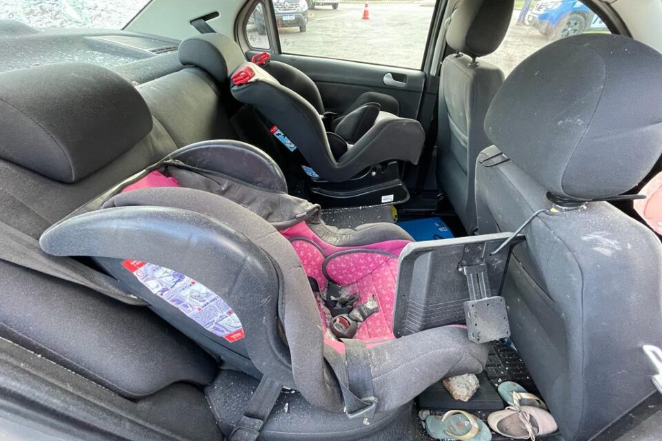 Carro envolvido em acidente em Goiânia