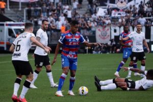 Jogo entre Corinthians e Fortaleza no Brasileirão