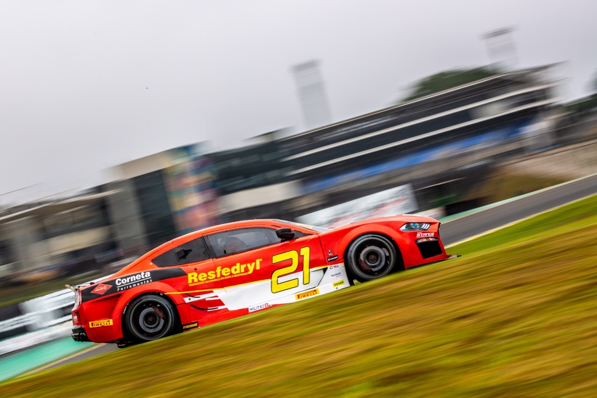 Carro de Raphael Teixeira, que chegou ao pódio da GT Sprint Race