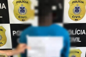 A Polícia Civil prendeu na Bahia um indivíduo suspeito de matar homem esfaqueado na cidade de Posse, no Nordeste de Goiás. O crime aconteceu há cerca de quatro anos, mas a prisão só aconteceu nesta terça-feira (3), depois que agentes civis de Goiás e da Bahia se uniram em uma operação conjunta.