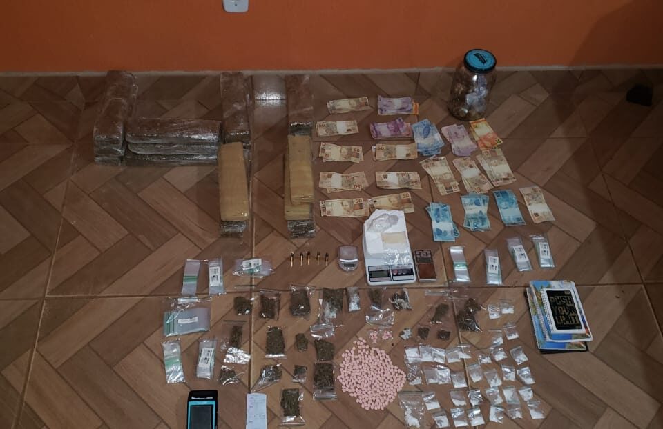 PM apreende 251 comprimidos de ecstasy e 37 porções de cocaína em Aparecida (GO) (Foto: Divulgação/PM)