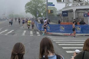 Corredor morre após terminar Meia Maratona do Brooklyn, em Nova York (Foto: Twitter @NYPDBklynSouth / Reprodução)