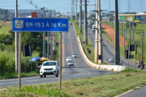 A Polícia Rodoviária Federal (PRF) registrou 14 acidentes nas rodovias federais de Goiás, neste final de semana do Dia das Mães. Como consequência dessas colisões, uma pessoa morreu e outras quatro ficaram feridas. Ao todo, de sexta-feira (6) à domingo (8), os agentes fiscalizaram 3.761 veículos e 3.347 pessoas.