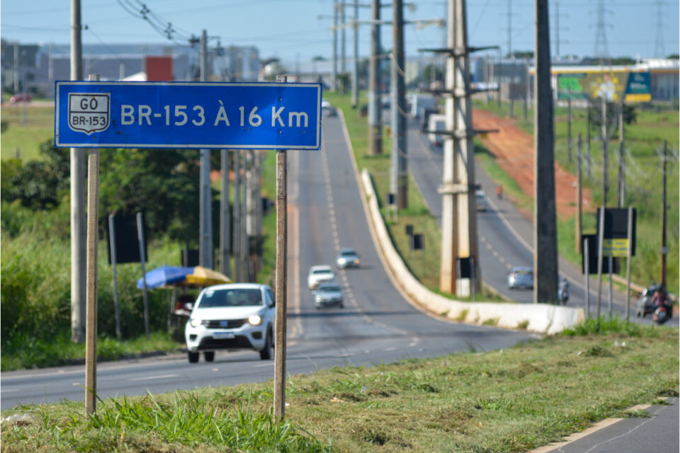 A Polícia Rodoviária Federal (PRF) registrou 14 acidentes nas rodovias federais de Goiás, neste final de semana do Dia das Mães. Como consequência dessas colisões, uma pessoa morreu e outras quatro ficaram feridas. Ao todo, de sexta-feira (6) à domingo (8), os agentes fiscalizaram 3.761 veículos e 3.347 pessoas.