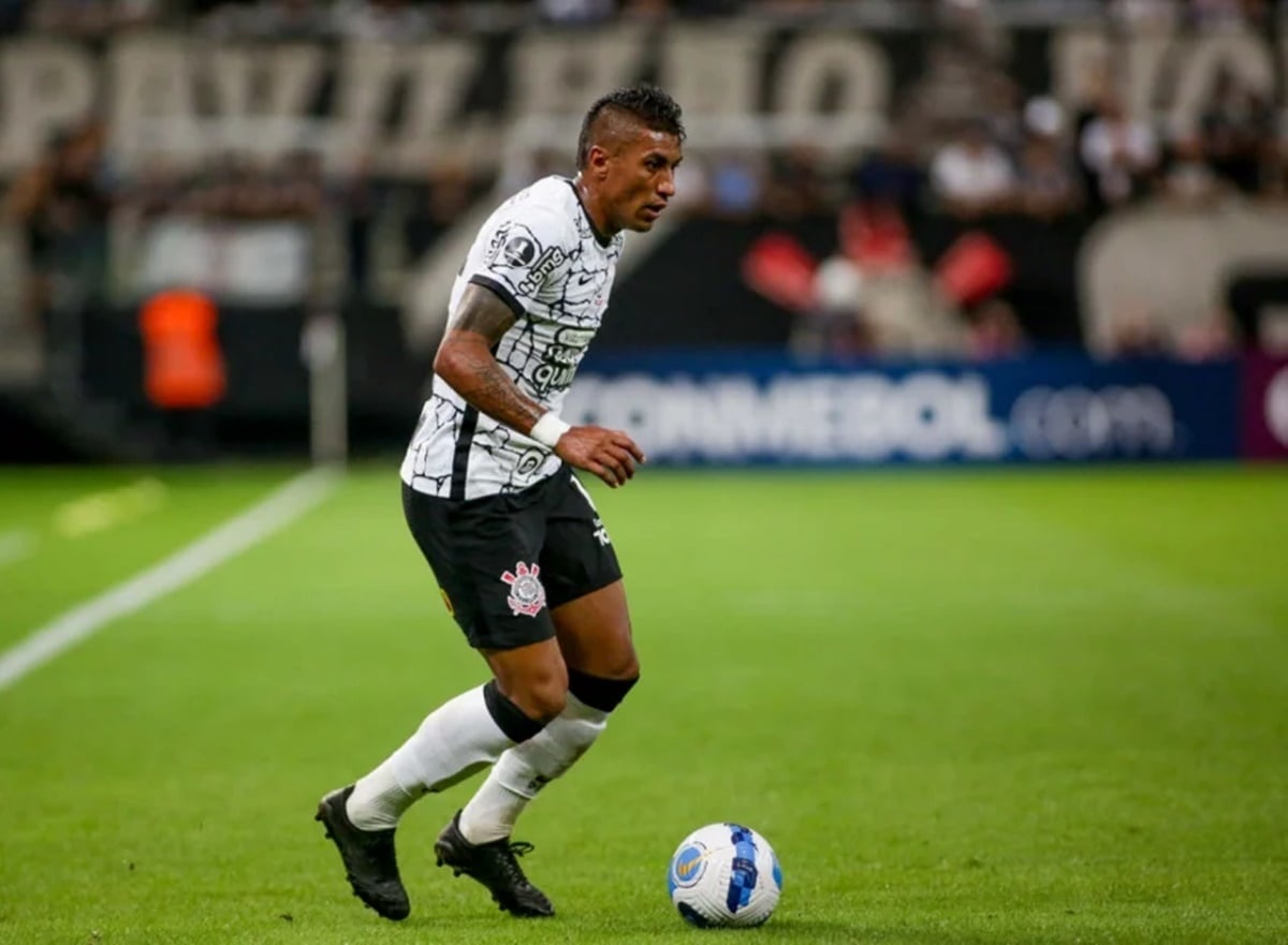 Paulinho sentiu o joelho e ficará de fora do confronto da Libertadores