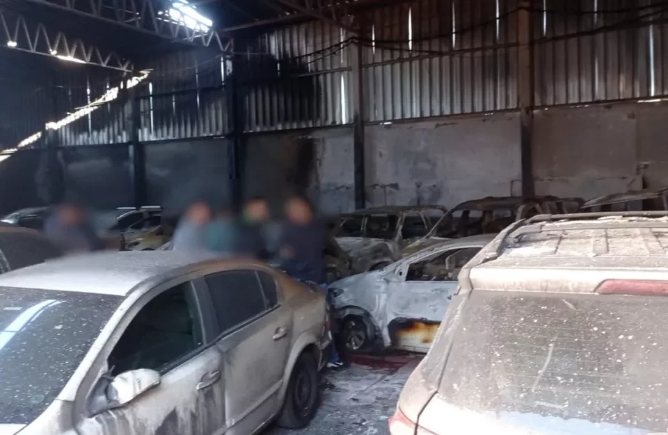 Garagem de veículos pega fogo e causa prejuízo de R$ 3 milhões