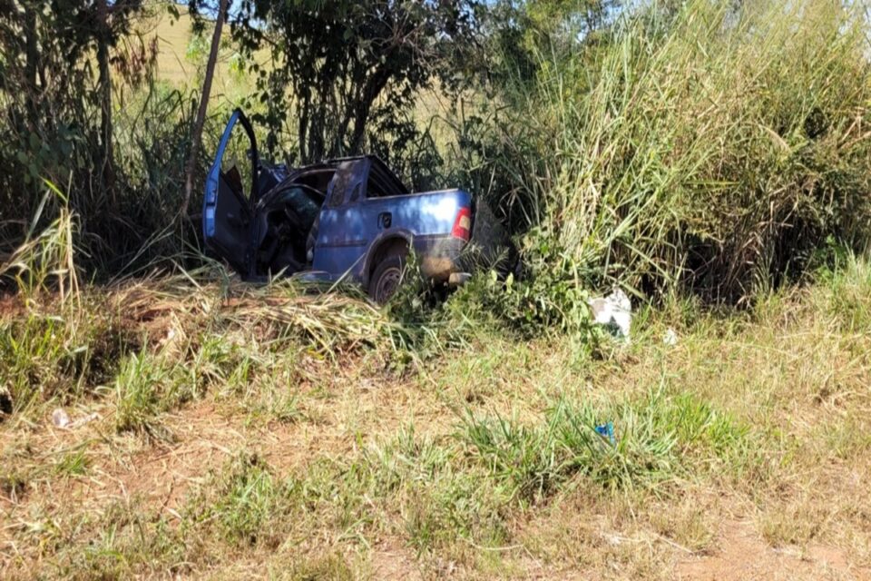 Uma idosa de 69 anos morreu e outras duas pessoas ficaram gravemente feridas após acidente na BR-414, em Anápolis. (Foto: divulgação/PRF)