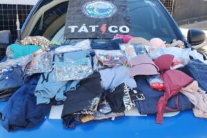 Policia prende dupla suspeita de arrombar e furtar loja de roupas em Catalão