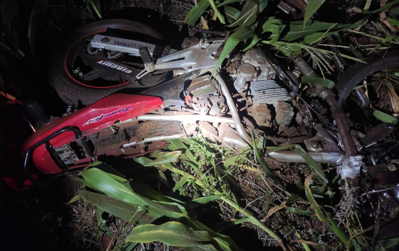 Colisão entre carro e moto deixa dois mortos na BR-452 em Rio Verde