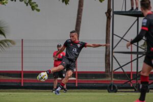 Luiz Fernando, treinando no CT do Dragão