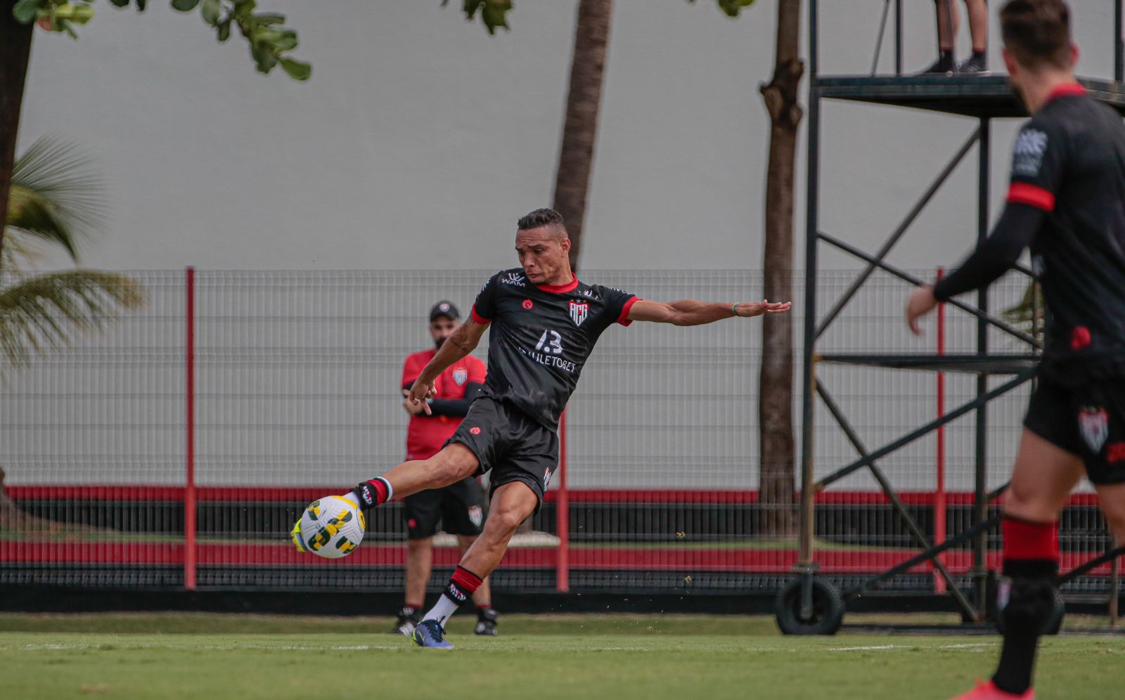 Luiz Fernando, treinando no CT do Dragão