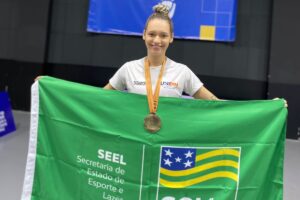 Dangela Guimarães com a medalha de ouro das Seletivas Internacionais