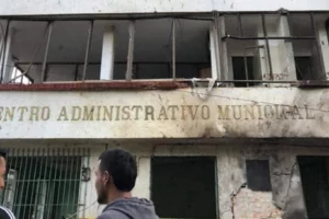 Carro-bomba atinge prefeitura na Colômbia a um mês das eleições presidenciais (Foto: Reprodução)