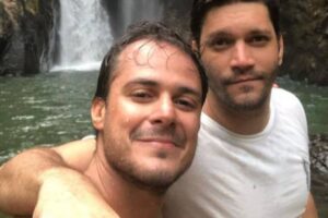 Armando Babaioff faz aniversário e ganha declaração de amor do namorado: amo você, cara