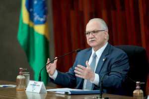 Fachin reage a Bolsonaro e diz que eleição é assunto de civis e de 'forças desarmadas' (Foto: TSE)