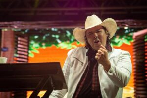 Aleksandro, da dupla com Conrado, se apresentou no Paraná antes de acidente; veja imagens do último show