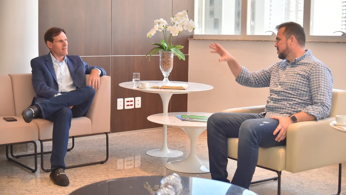 "Gustavo Mendanha me liga, pelo menos, uma vez por semana", diz Lissauer