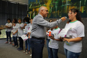 Prefeitura de Goiânia premia crianças por redações sobre violência contra mulher