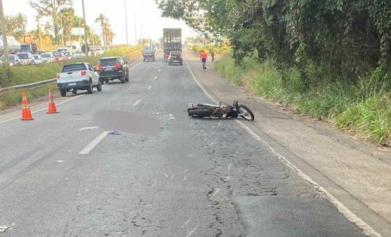 Motociclista morre após cair na pista e ser atropelada por carro na GO-070 em Goiânia