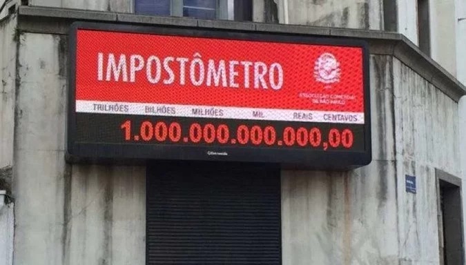 Valor foi atingido na madrugada desta terça-feira (3). Brasileiros já pagaram R$ 1 trilhão em impostos este ano