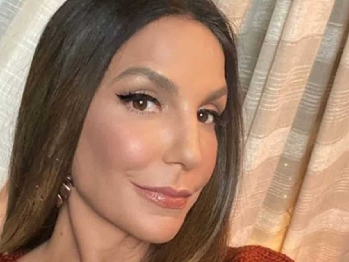 Ivete é flagrada no Rio e faz festa com fãs usando máscara