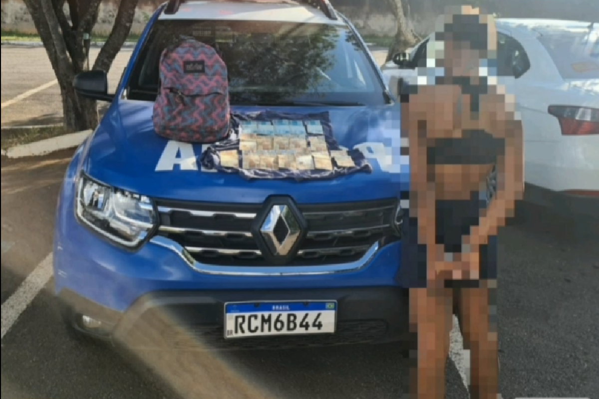 Uma mulher suspeita de furtar uma loja de artigos country resistiu à prisão e chegou a machucar um dos policiais militares que a abordavam. Porém, apesar da tentativa, ela acabou presa. O caso aconteceu na manhã desta sexta-feira (6), na cidade de Anápolis. Um comparsa dela no crime de furto segue foragido.